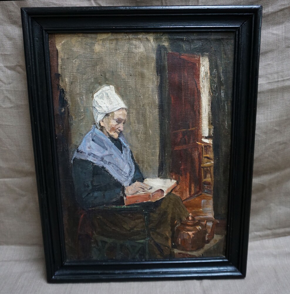 Interior lady reading 