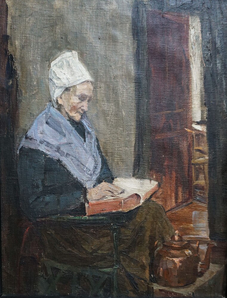 Interior lady reading 
