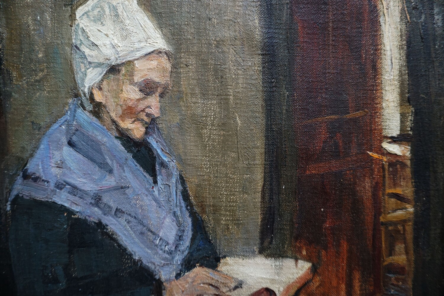 Interior lady reading 