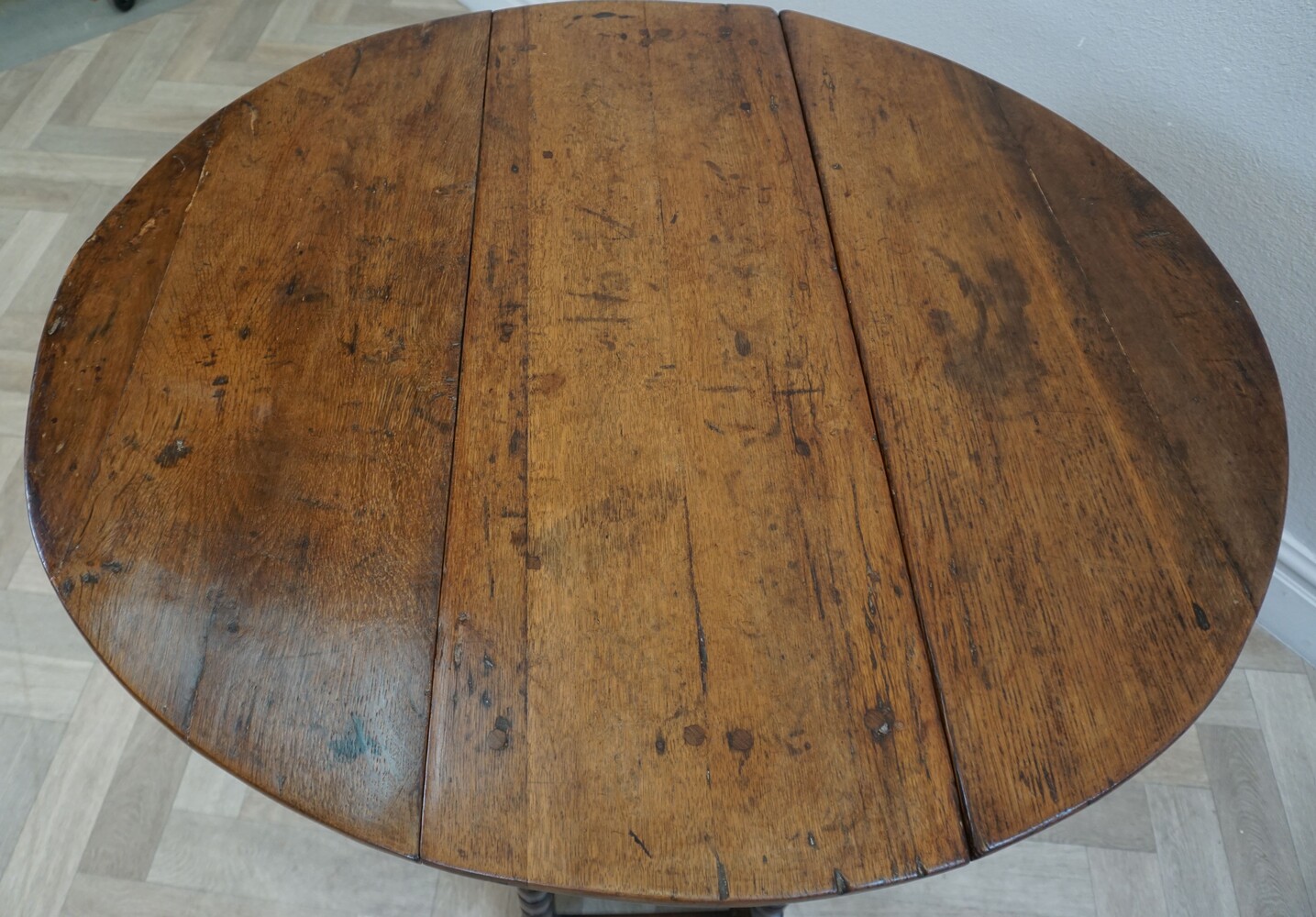 Oak gateleg table