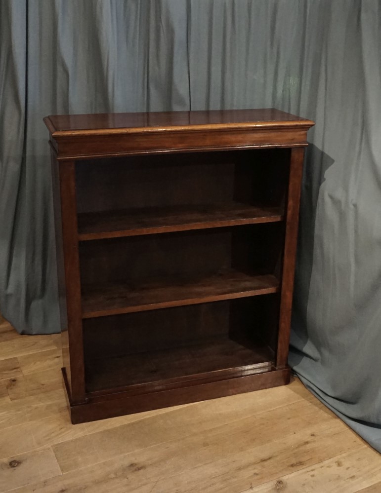 Open bookcase in walnutSOLD