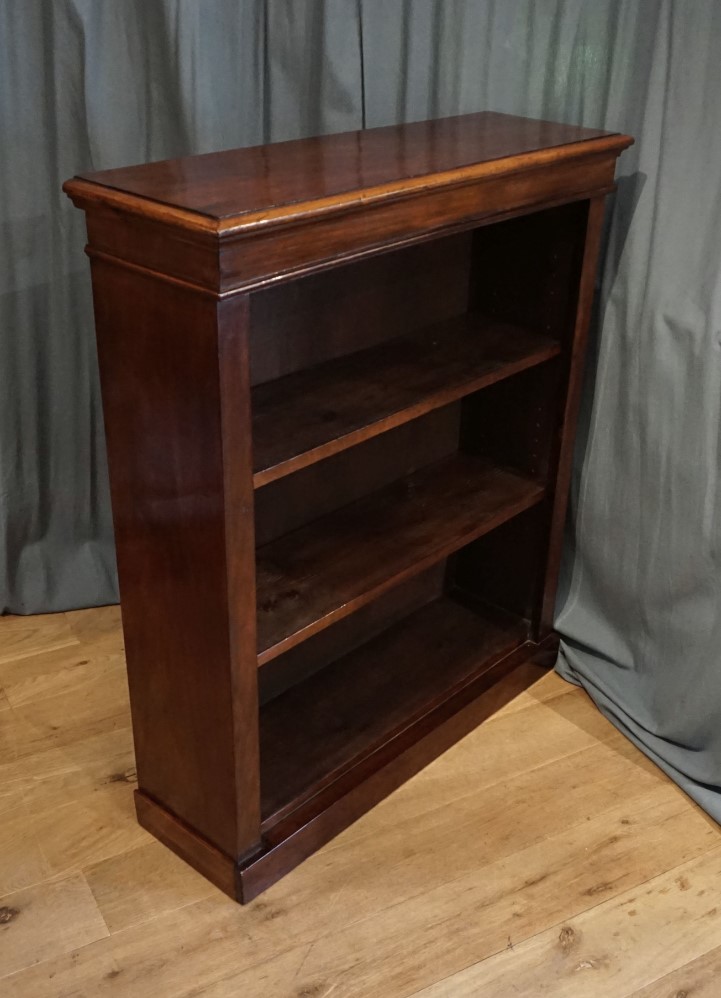 Open bookcase in walnutSOLD