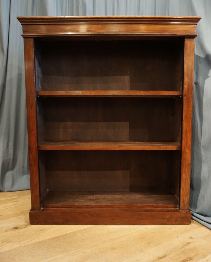 Open bookcase in walnutSOLD